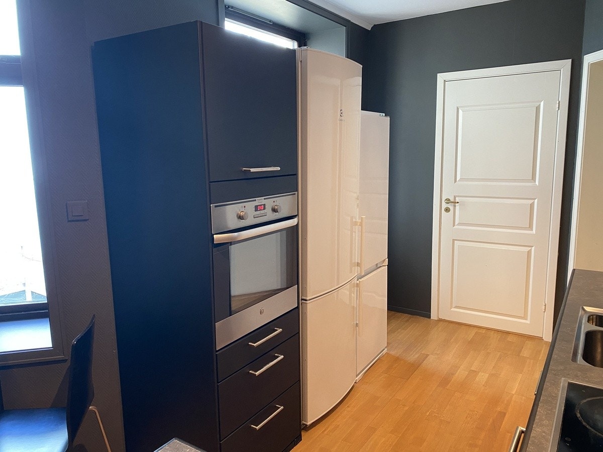 To store kombiskap og integrert stekeovn Galleribilde