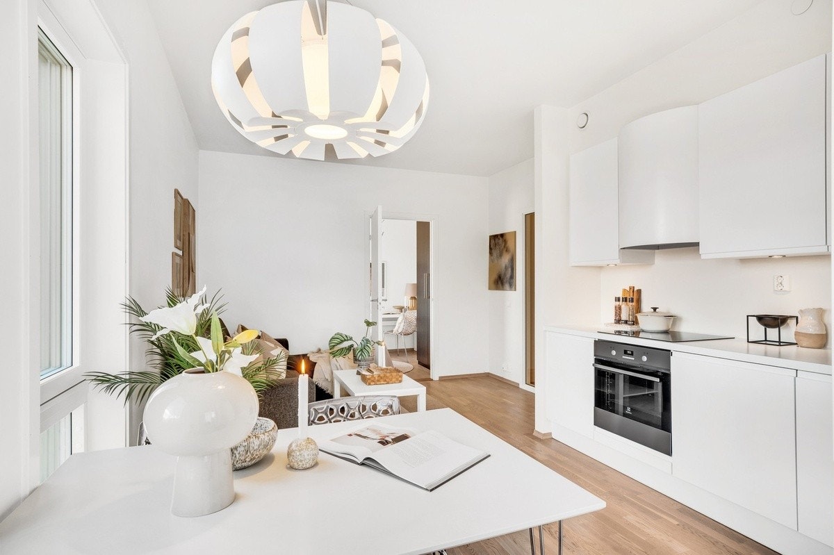 Den åpne løsningen gir god plass til en spisegruppe. Galleribilde
