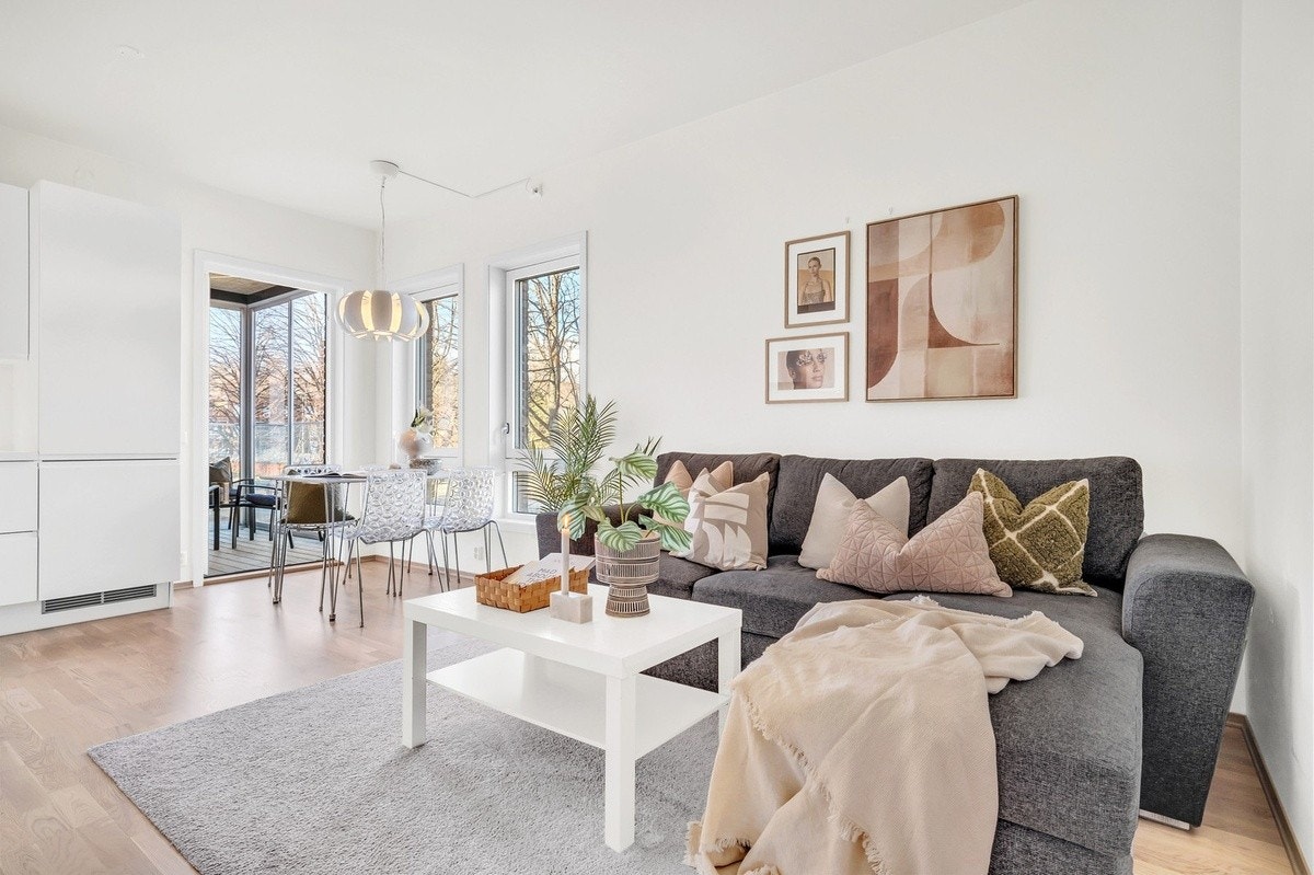 Nyere, flott 4-roms hjørneleilighet i 2. etasje. Heis i bygget. Galleribilde