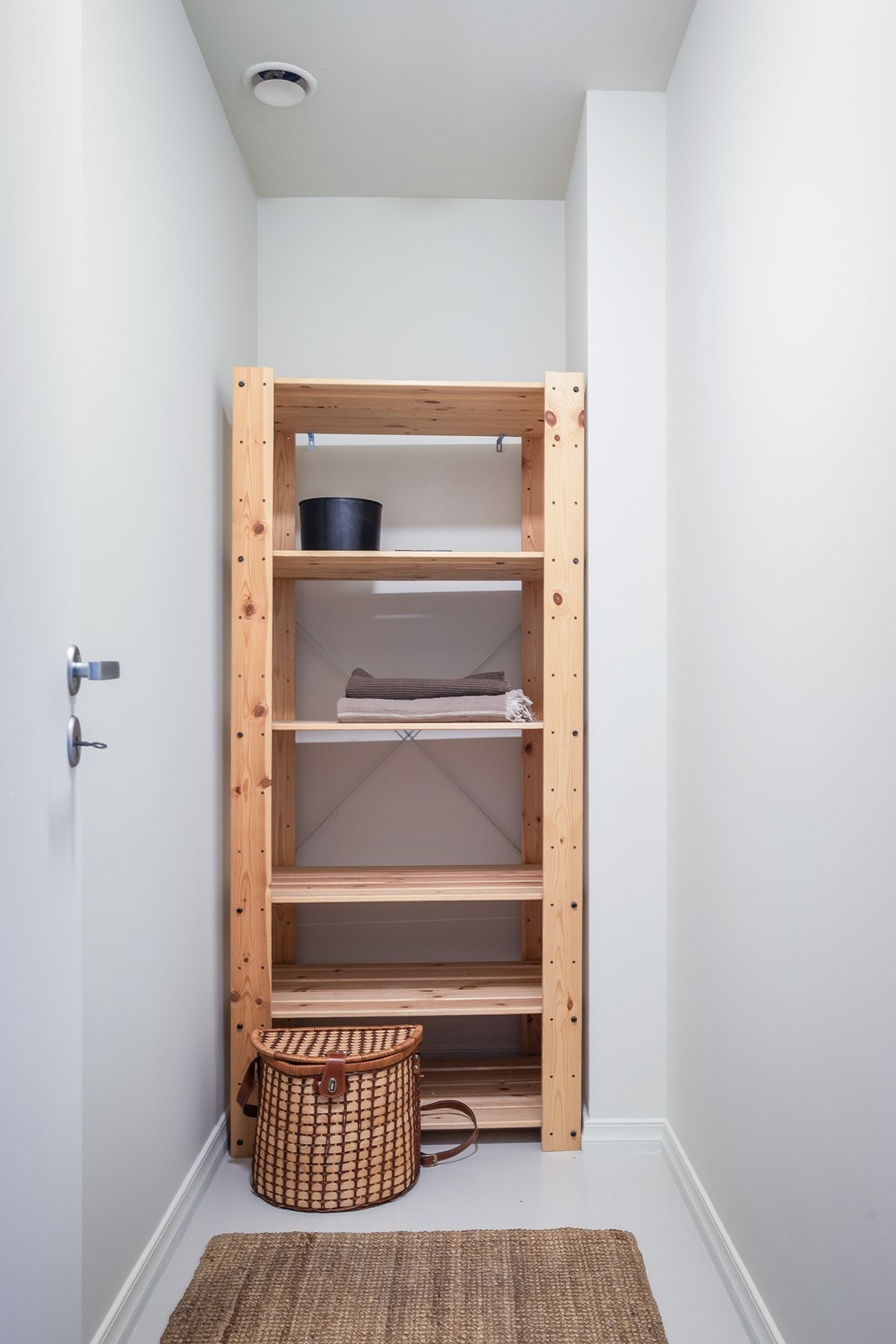 Bod/garderobe ved entréen Galleribilde