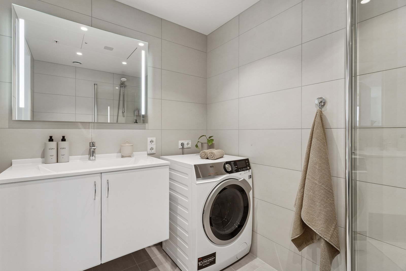 I himling er det etablert downlights som behagelig belysning. Galleribilde