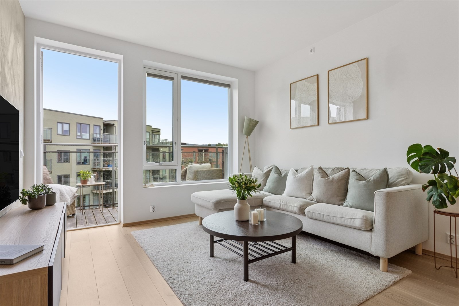 DNB Eiendom ved Joakim Erlien Grefstad har gleden av å presentere denne flotte leiligheten i Ladeveien 28! Galleribilde