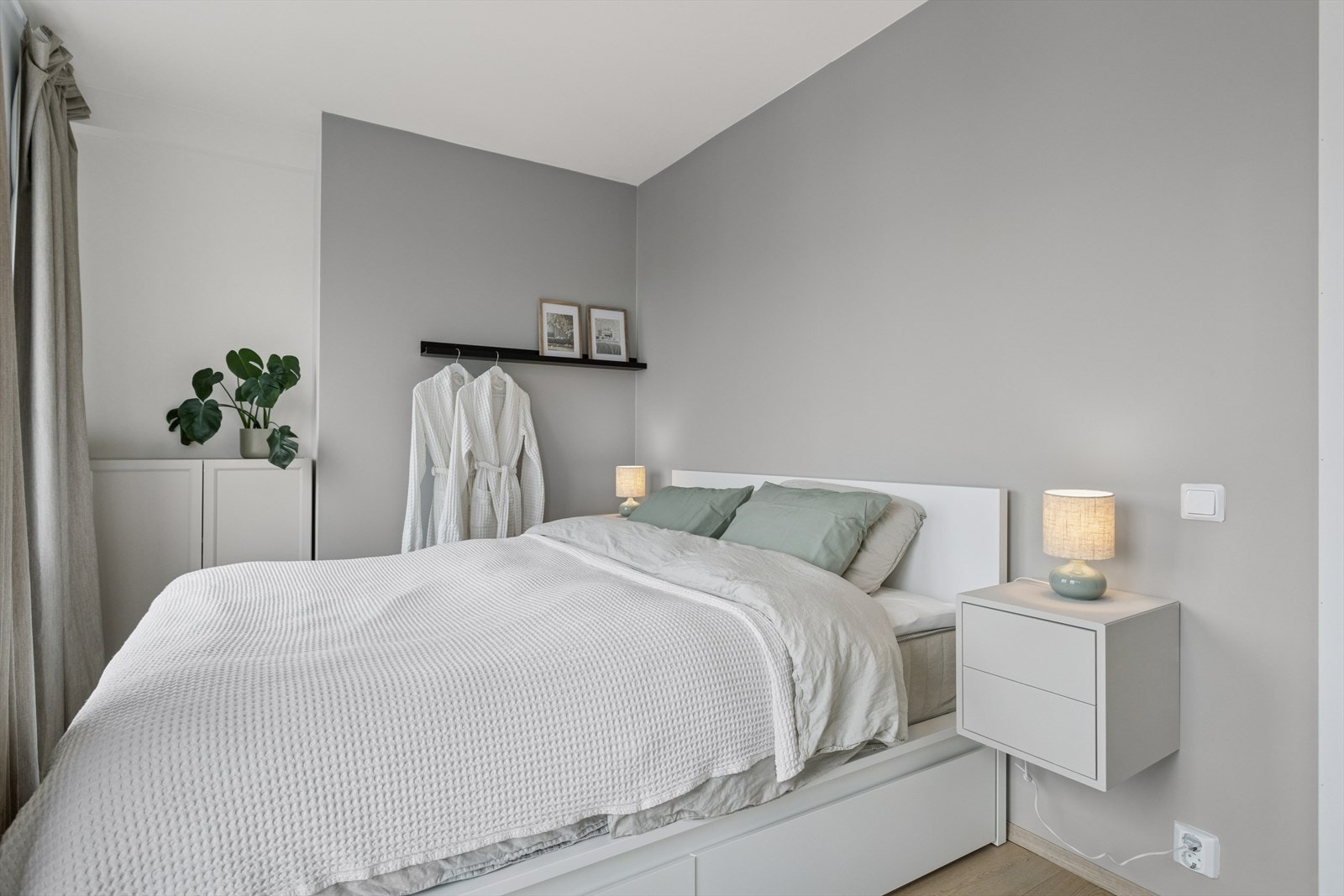 Hovedsoverommet er på ca. 11 m² og har god plass til seng av god størrelse og garderobeløsning. Galleribilde