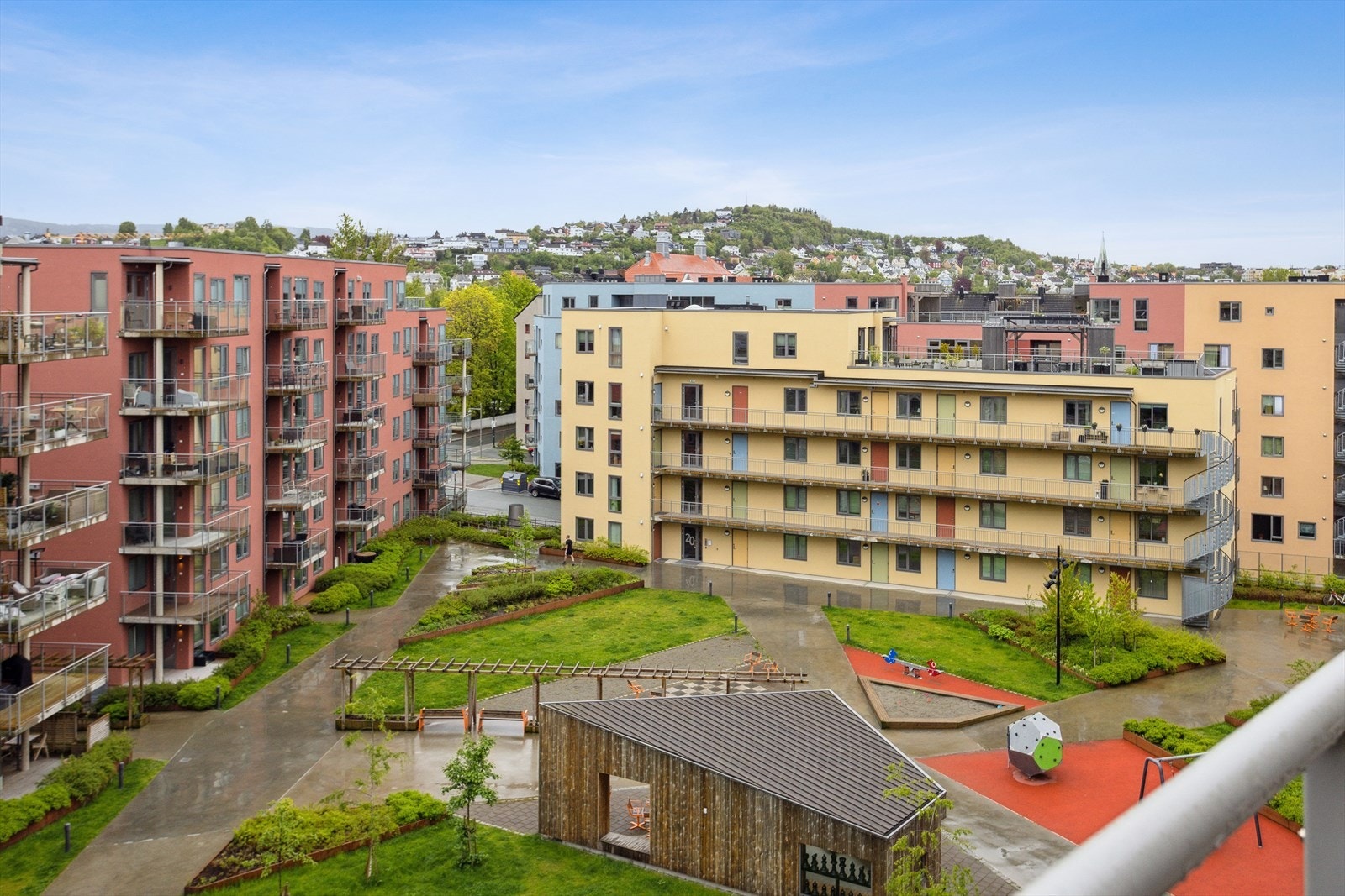 Denne balkongen er vendt mot grøntarealet i triangelet. Galleribilde