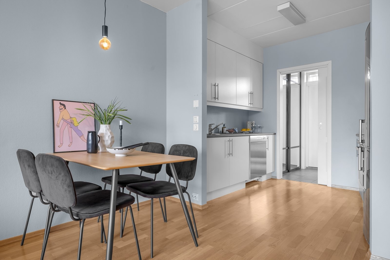 God plass til spisebord i tilknytning til kjøkkenet Galleribilde