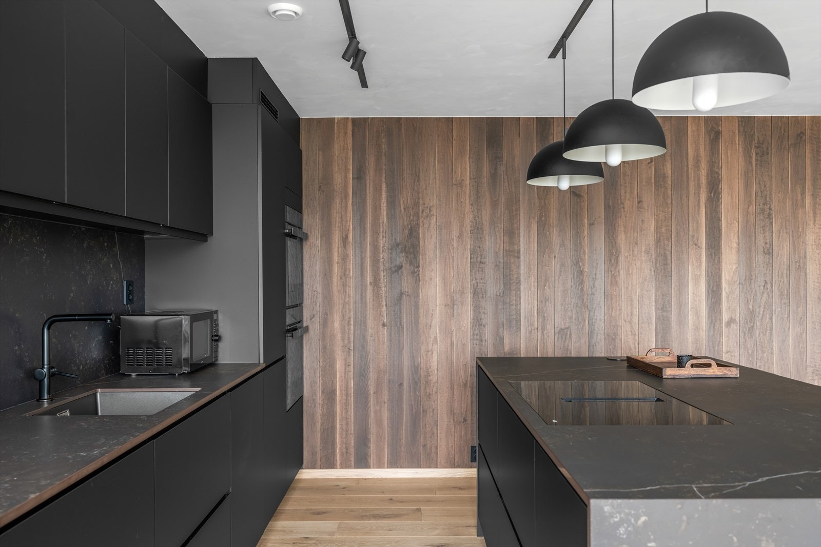 Eksklusivt kjøkken med benkeplate av stein Galleribilde