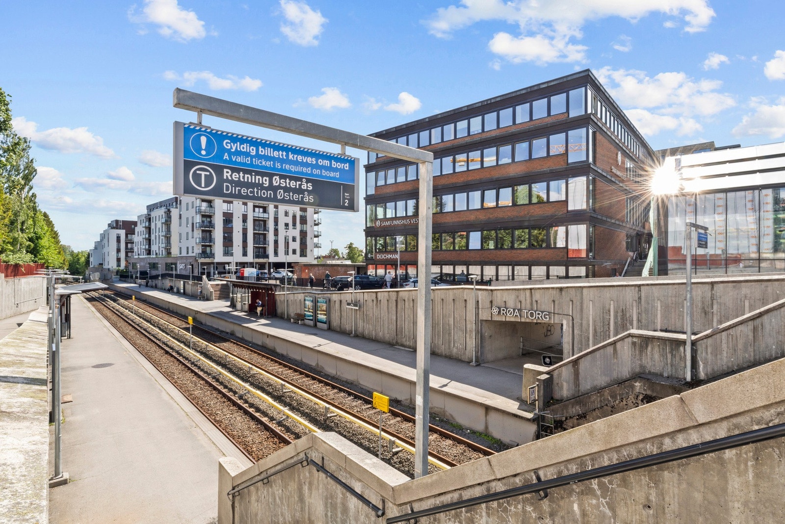Ved Røa torg er det også T-bane som enkelt tar deg til Majorstua, Oslo sentrum, m.m. Galleribilde