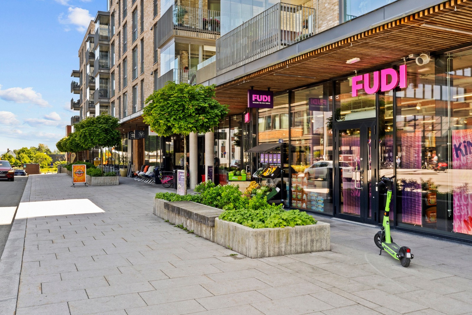 Røa sentrum byr på en rekke butikker, servicetilbud og serveringsstedet. Galleribilde