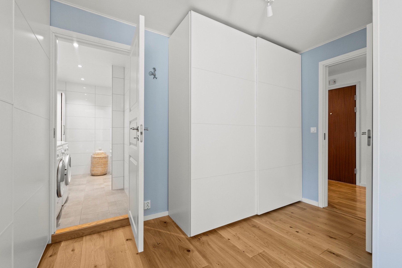 Inngang til privat "en suite" bad fra hovedsoverommet. Galleribilde