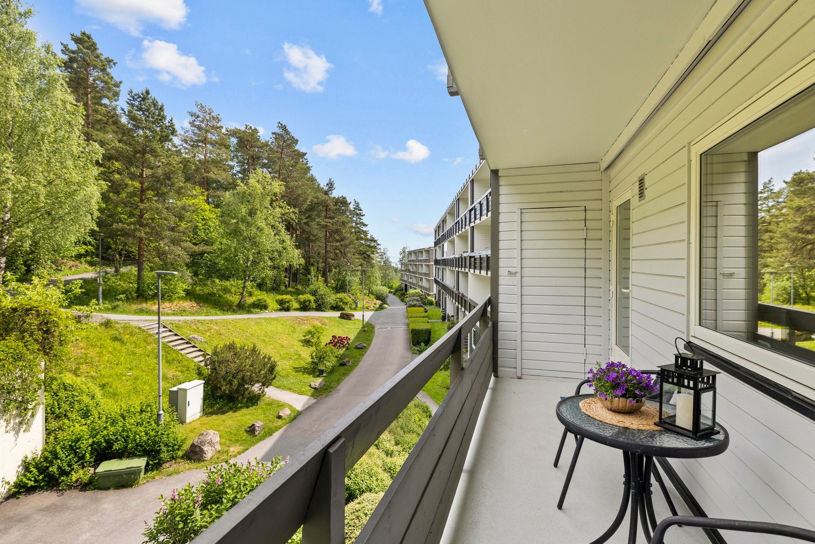 På balkongen finner du utvendige boder som gir deg rikelig med oppbevaringsplass. Galleribilde