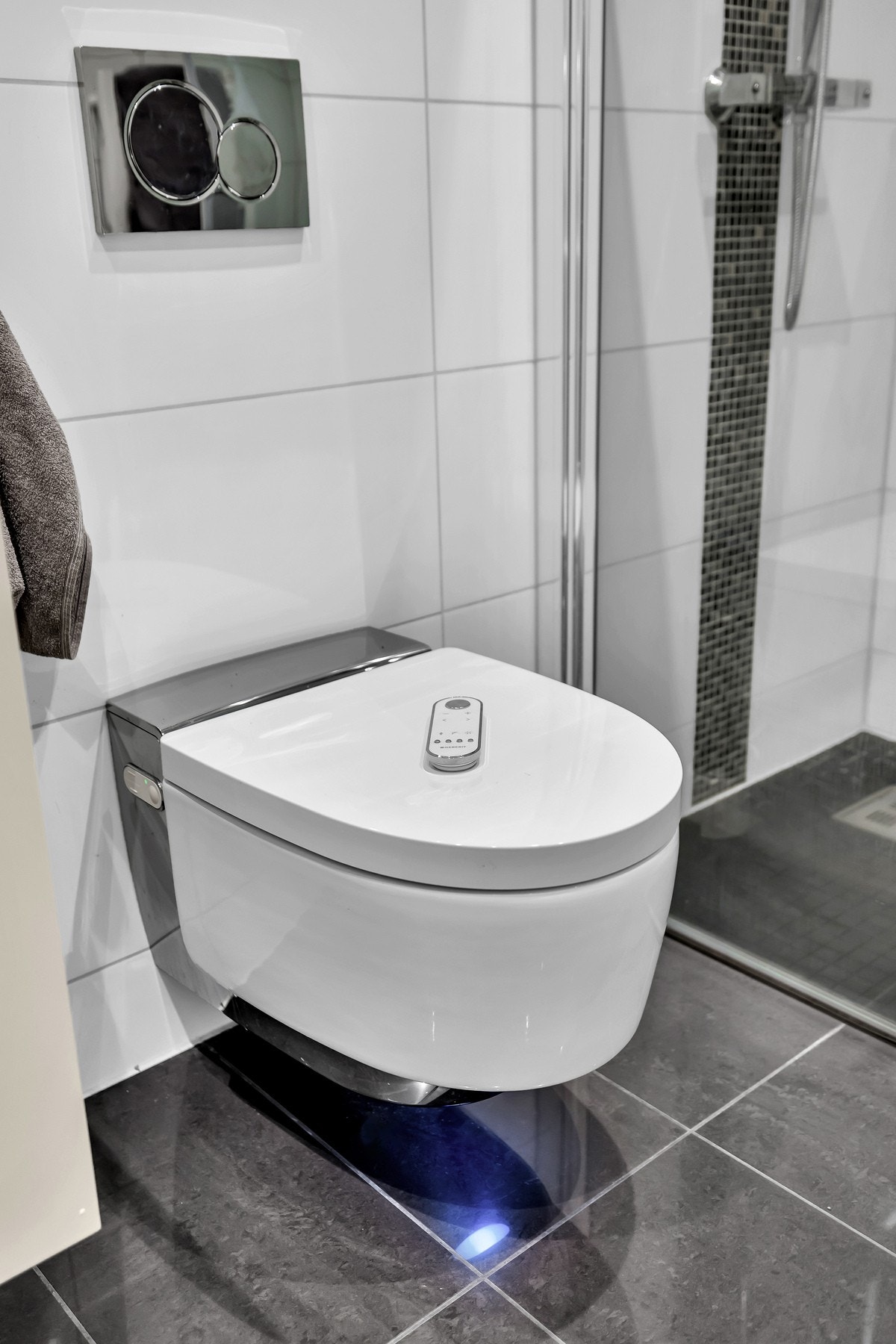 Alle toalettene er utstyrt med Geberit AquaClean av oppgradert software og kan styres med mobil bluetooth. Galleribilde