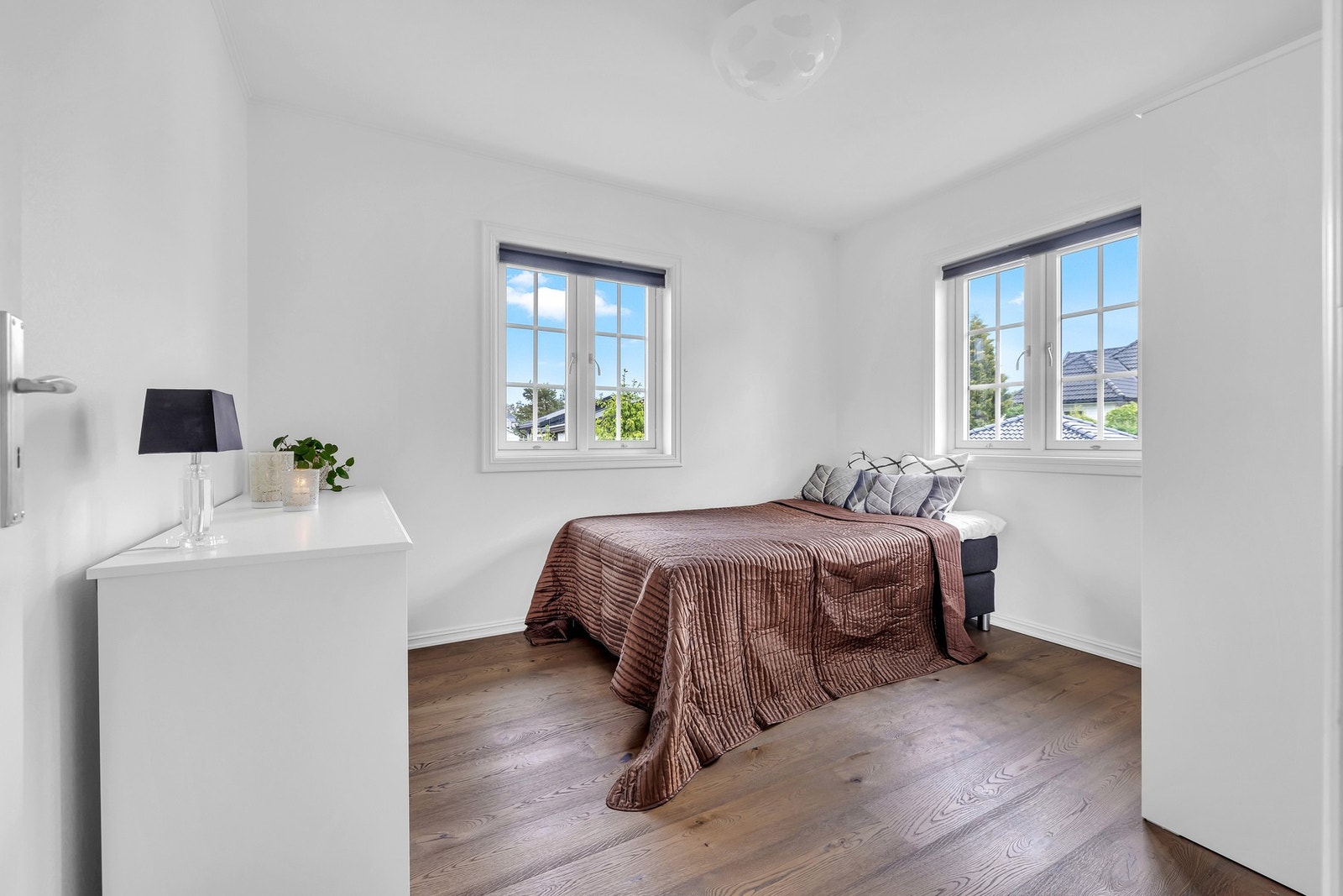 Rommene er perfekt som barnerom, garderobe, gjesterom og/eller kontor - alt etter ønske og behov! Galleribilde