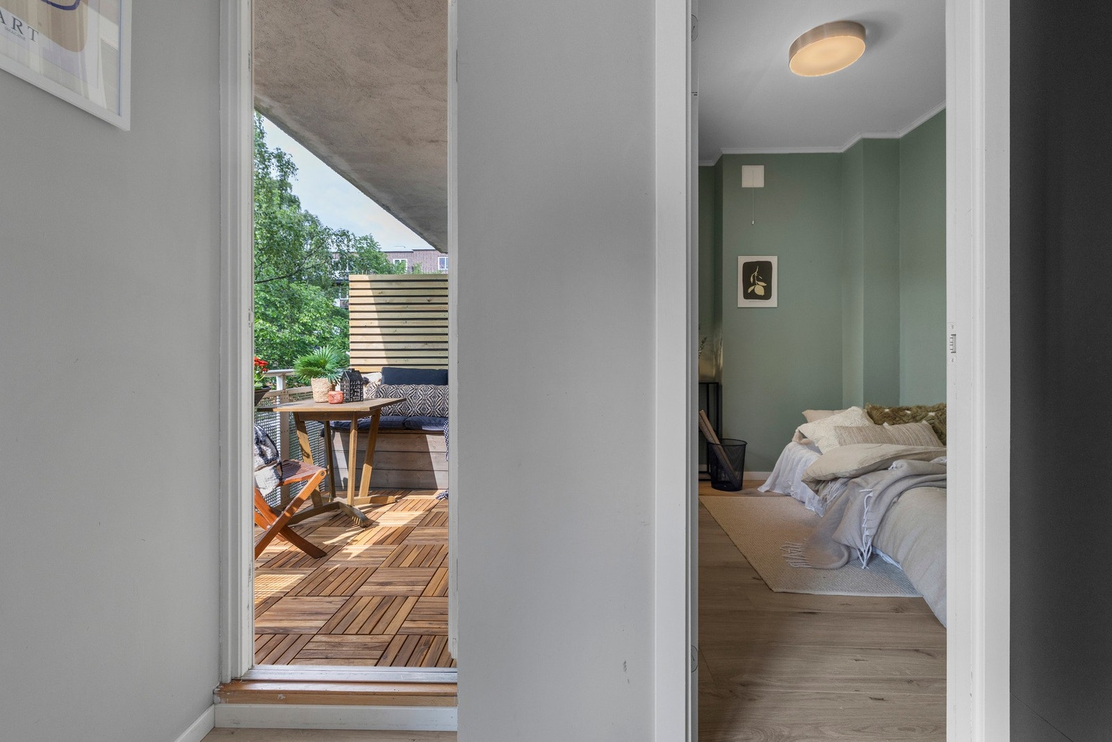 Fra stuen er det utgang til en herlig balkong. Galleribilde