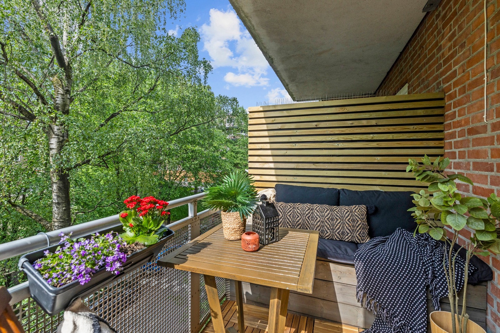 Det er god plass til å møblere med sittegruppe og grill. Galleribilde