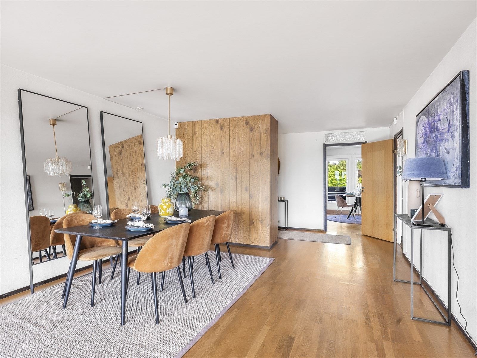 God plass til spisestue i stuen. Galleribilde