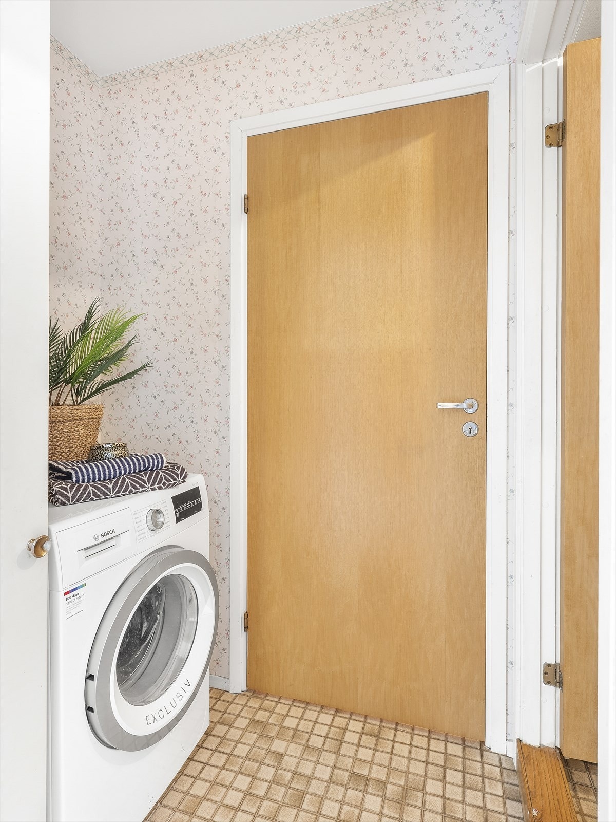 Opplegg for vaskemaskin i vaskerom i tilknytning til badet. Galleribilde