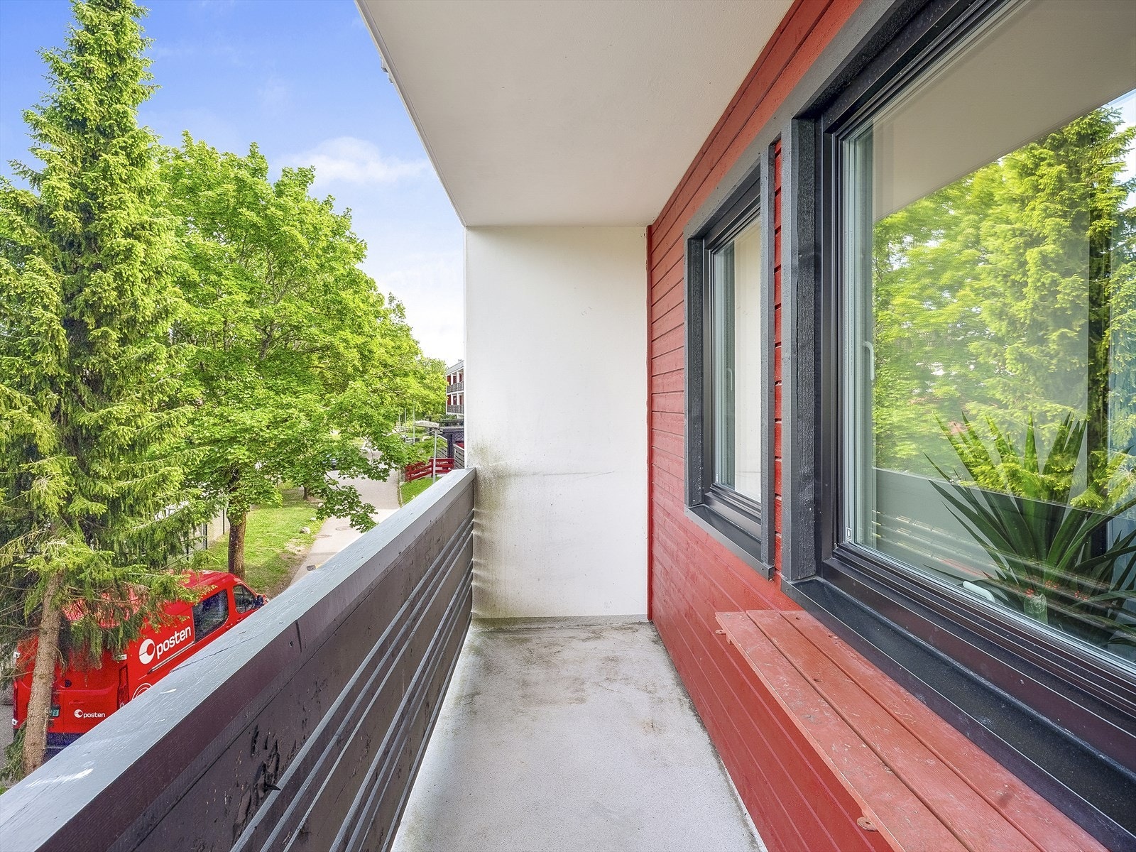 Østvendt balkong på 11,4 m² - et svalt sted for morgenkaffen eller frisk luft. Galleribilde