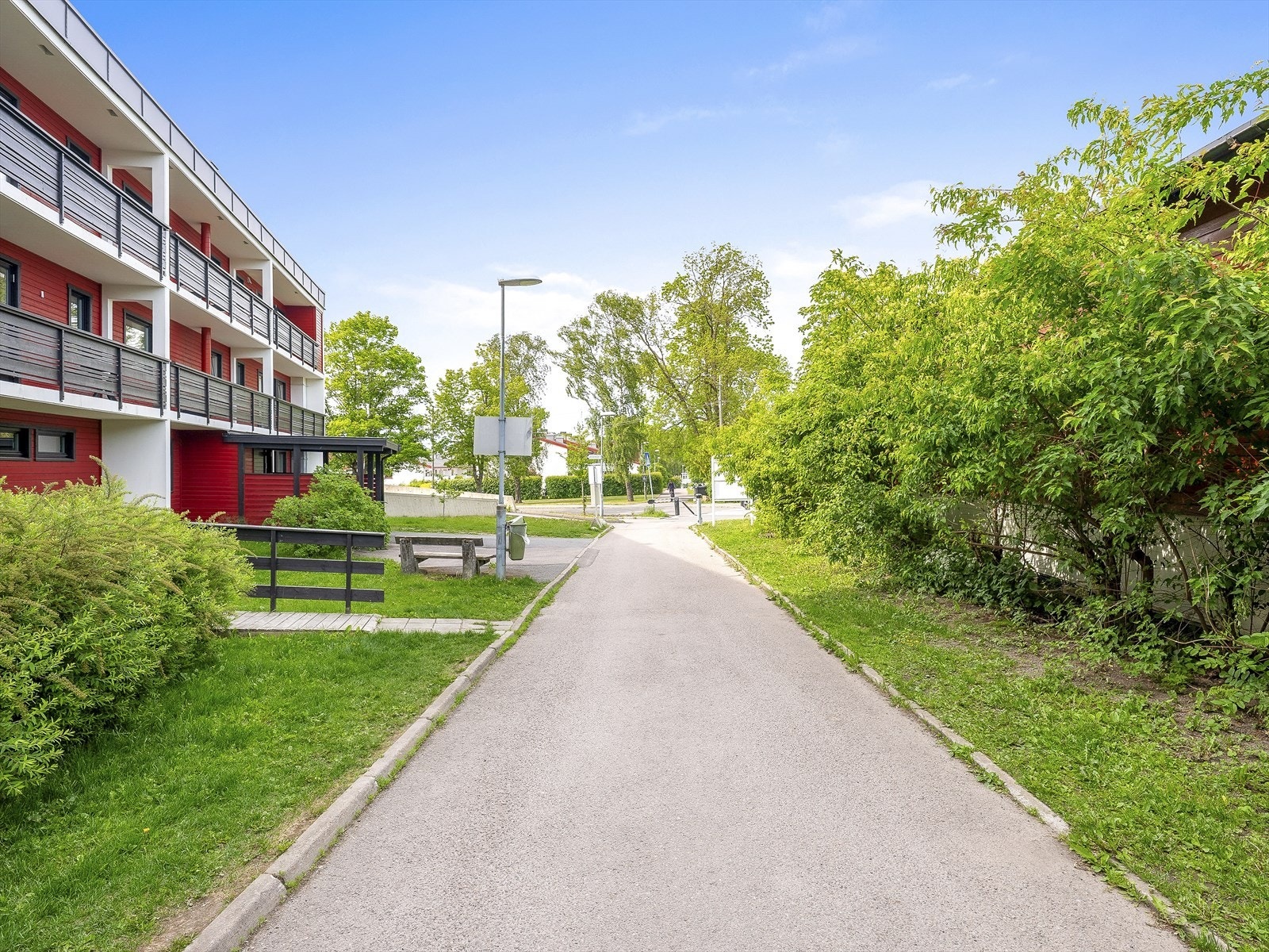 Boligen ligger i et veletablert område med nærhet til Kastellet skole og gode barnehager. Galleribilde