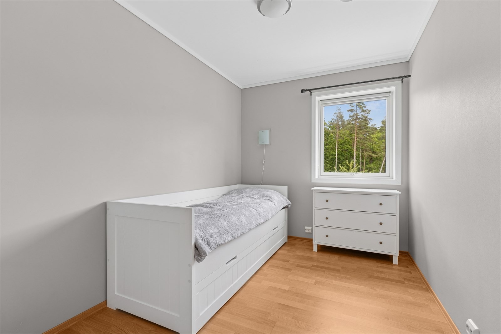 Det andre soverommet er noe mindre og passer ypperlig som barnerom, kontor eller gjesterom. Galleribilde