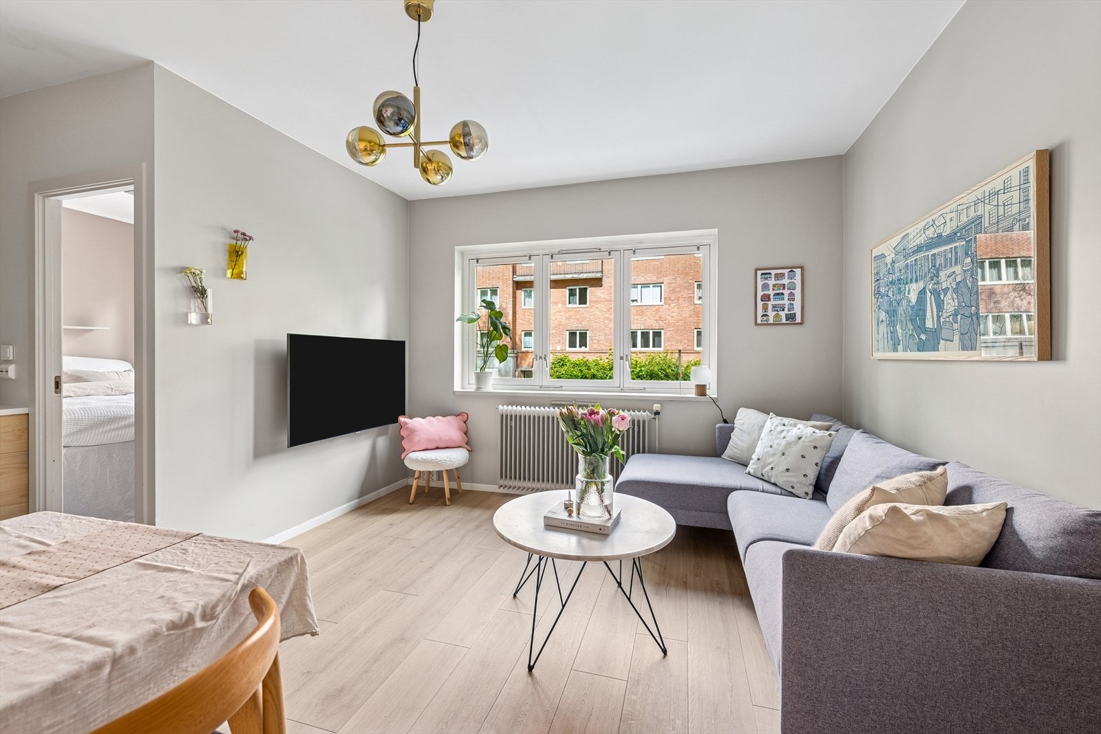 Sinsenterrassen 20 er en flott og modernisert 2-romsleilighet med åpen kjøkken-stue løsning. Galleribilde