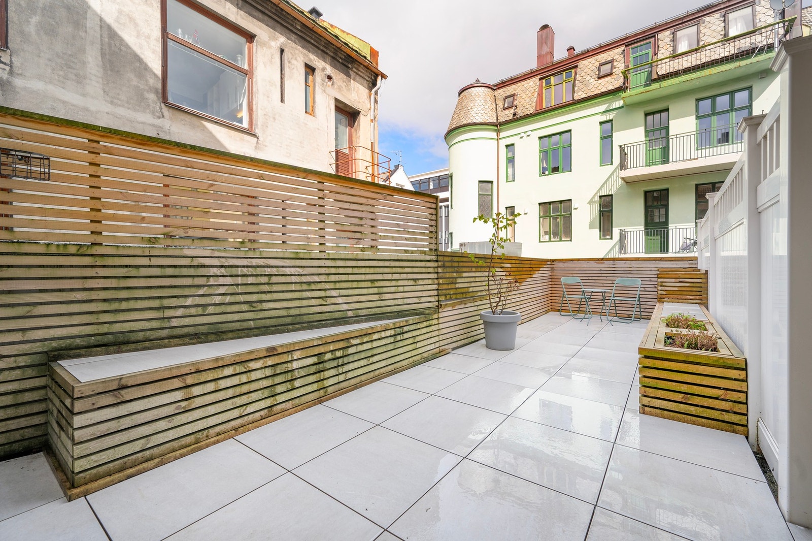 Terrassen er på ca 25 m². Galleribilde