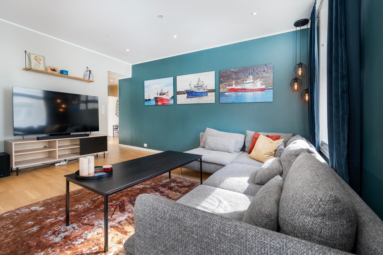 Romslig stue med god plass. Galleribilde