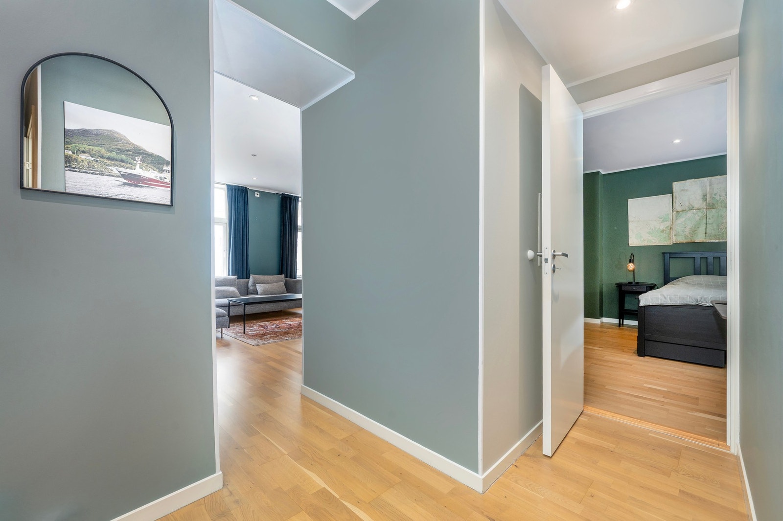 Leiligheten har en moderne fargepalett. Galleribilde