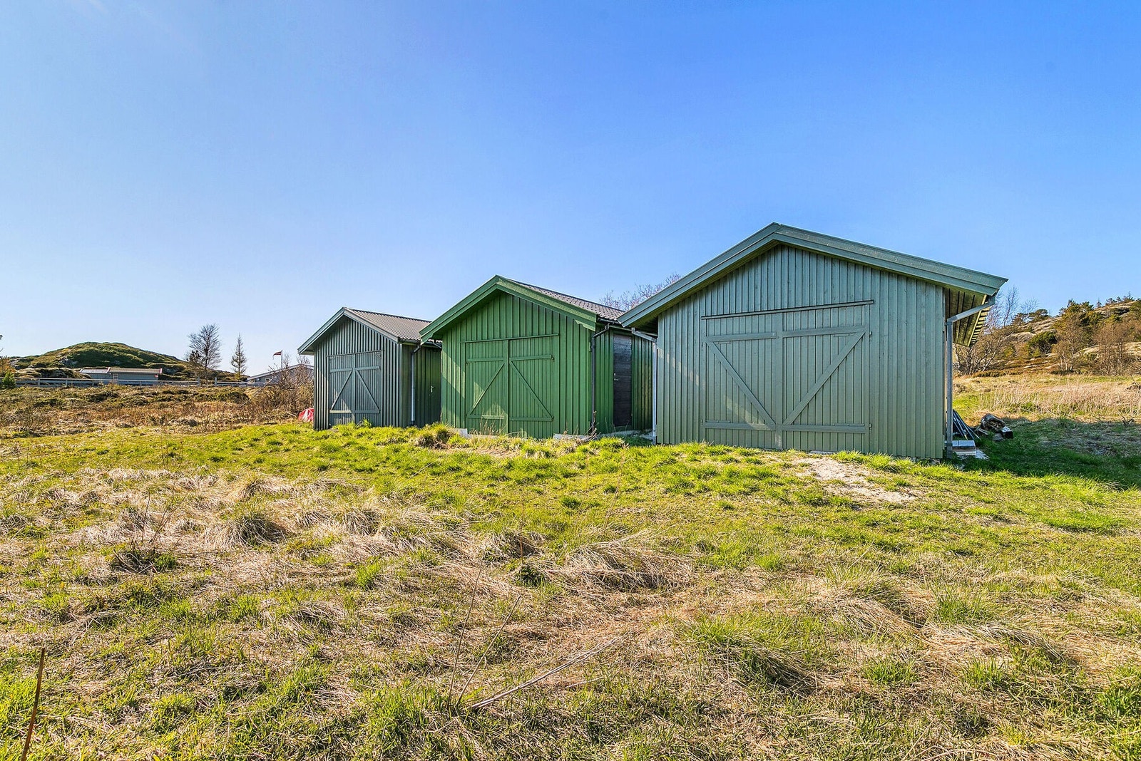 Naustet som tilhører eiendommen ligger til venstre Galleribilde