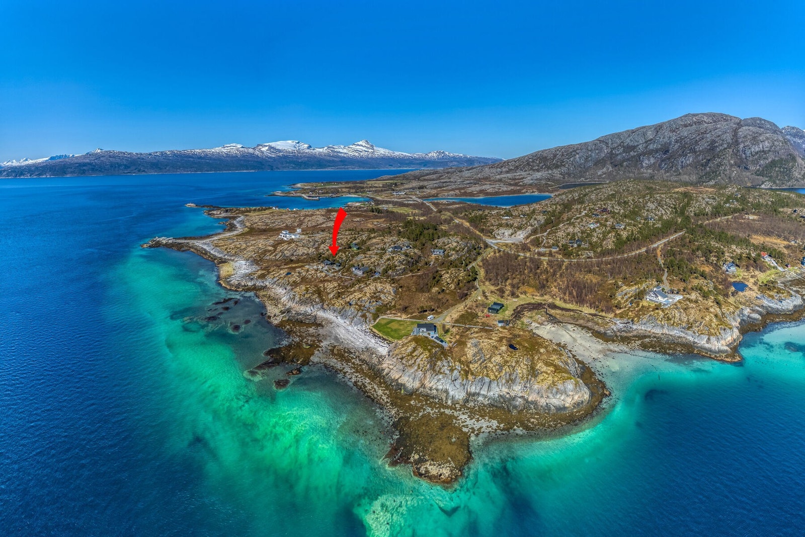 Eiendommen ligger ca. 150 meter fra parkering Galleribilde