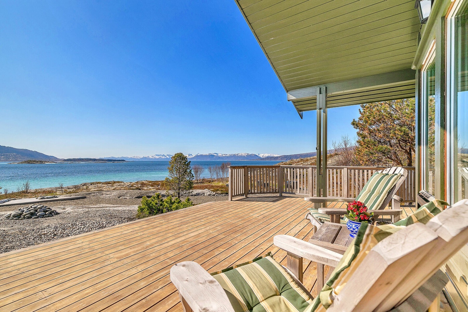 Terrasse med praktfull utsikt Galleribilde