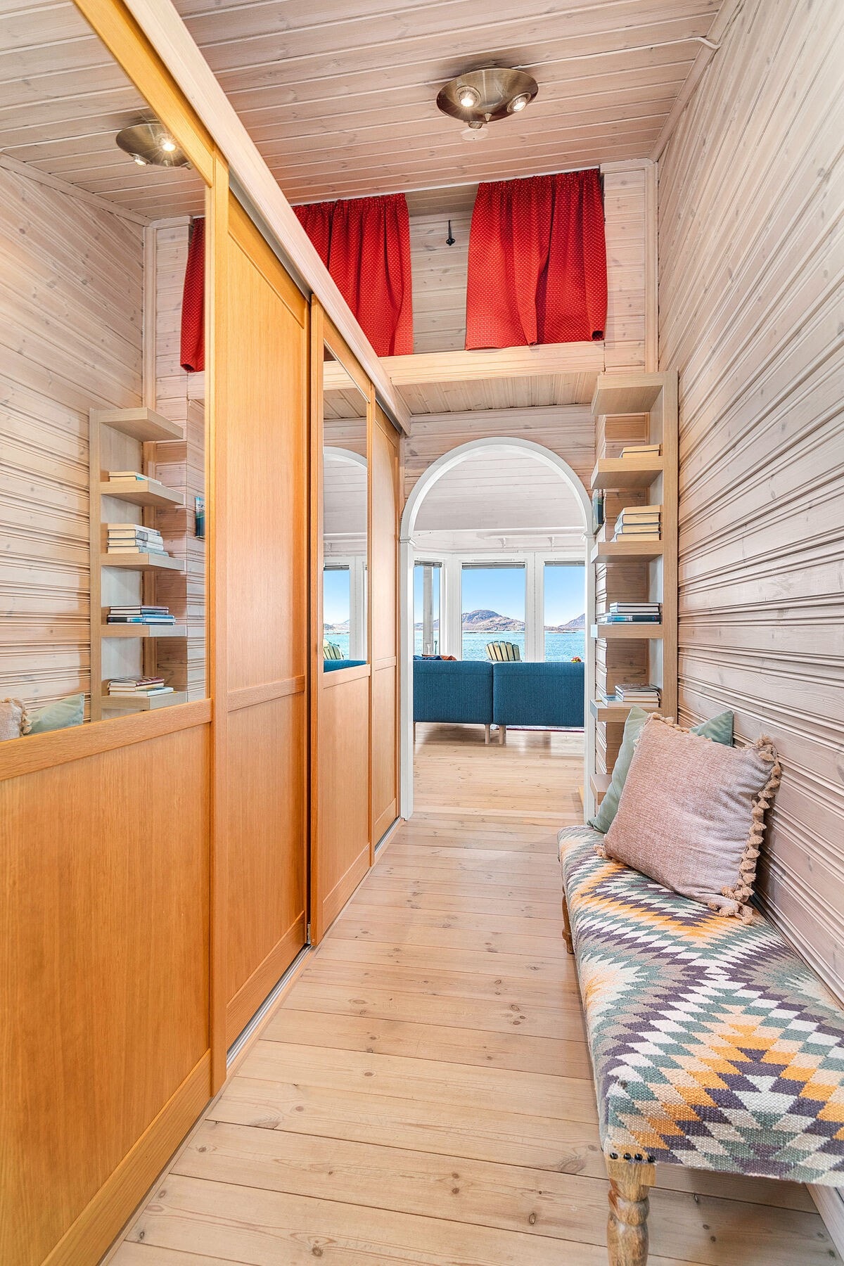 Hytte - Gang Galleribilde