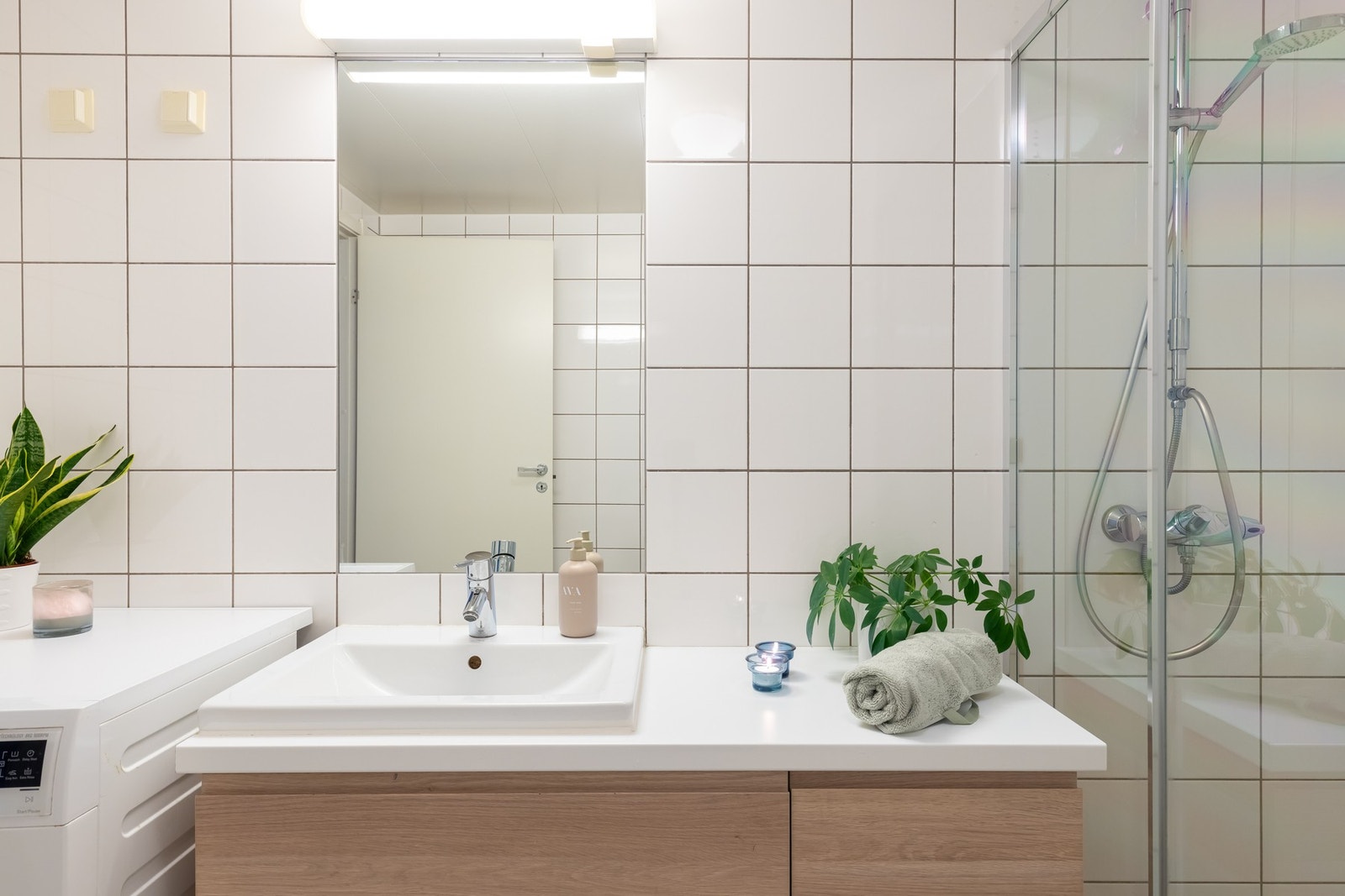 Det er opplegg for vaskemaskin på badet. Galleribilde