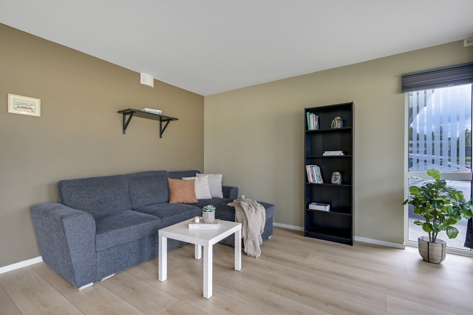 En kan enkelt innrede stuen etter eget ønske med bl.a. sofagruppe og tv-bord. Galleribilde