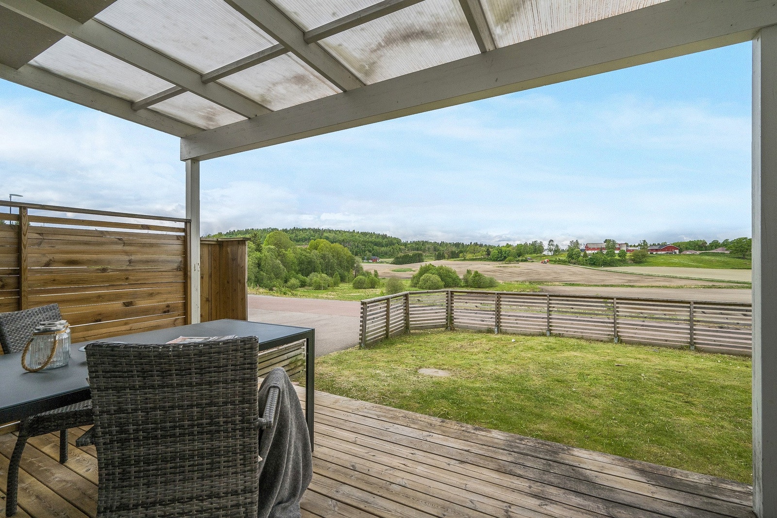 Moderne selveierleilighet med flott beliggenhet på solsiden! her på Gullhaug har man kort vei til marka, skole/bhg, dagligvarekjede og E-18! Galleribilde