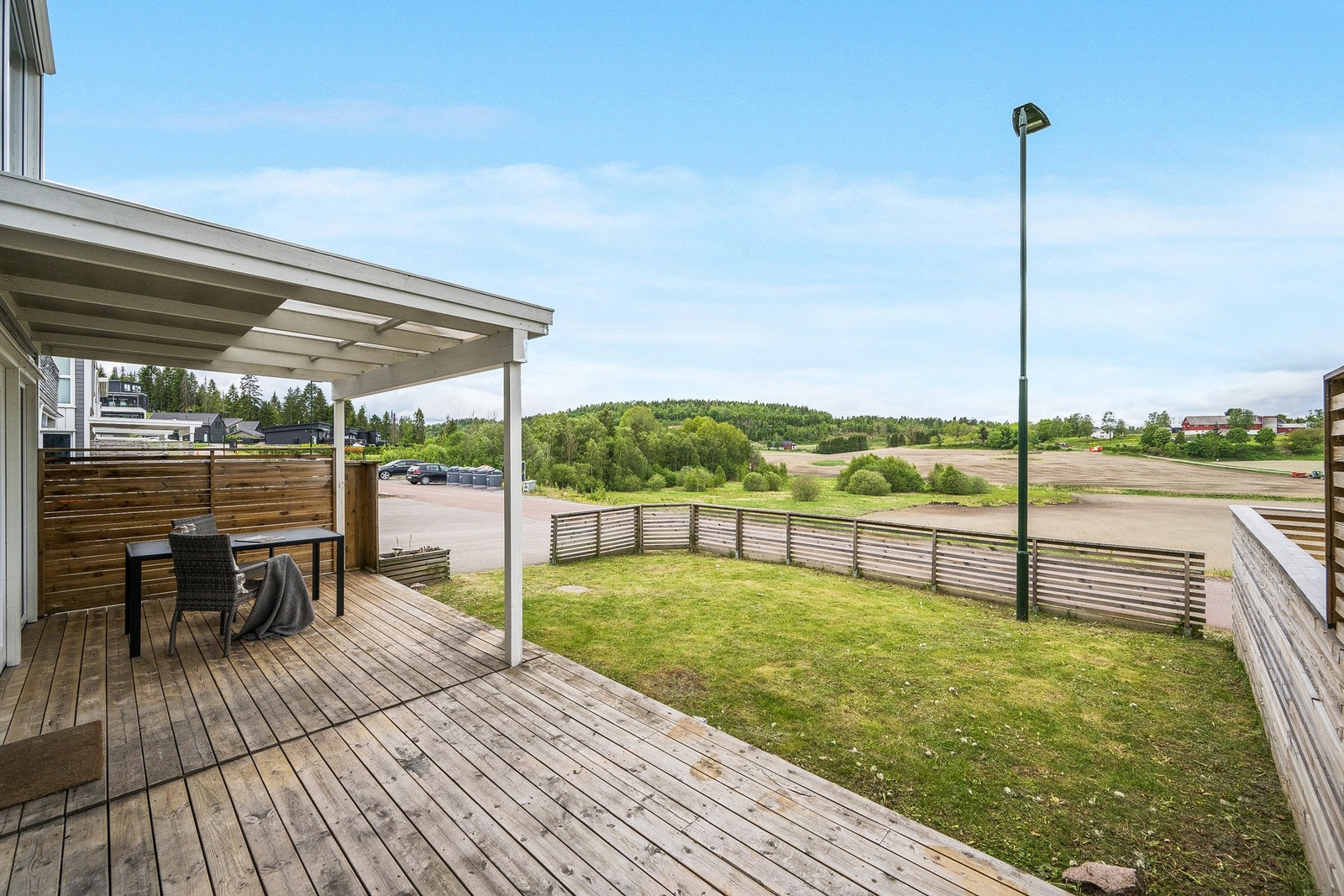 Området er barnevennlig og solrikt. Her er det kort vei til flotte turområder. Fra Botnemarka kan du gå hele veien til Sande! Galleribilde