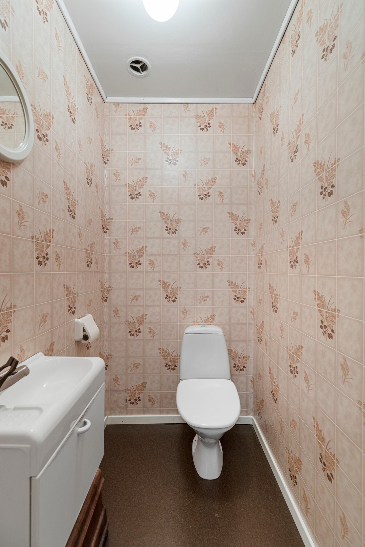 Separat wc-rom i tilknytning hallen. Galleribilde