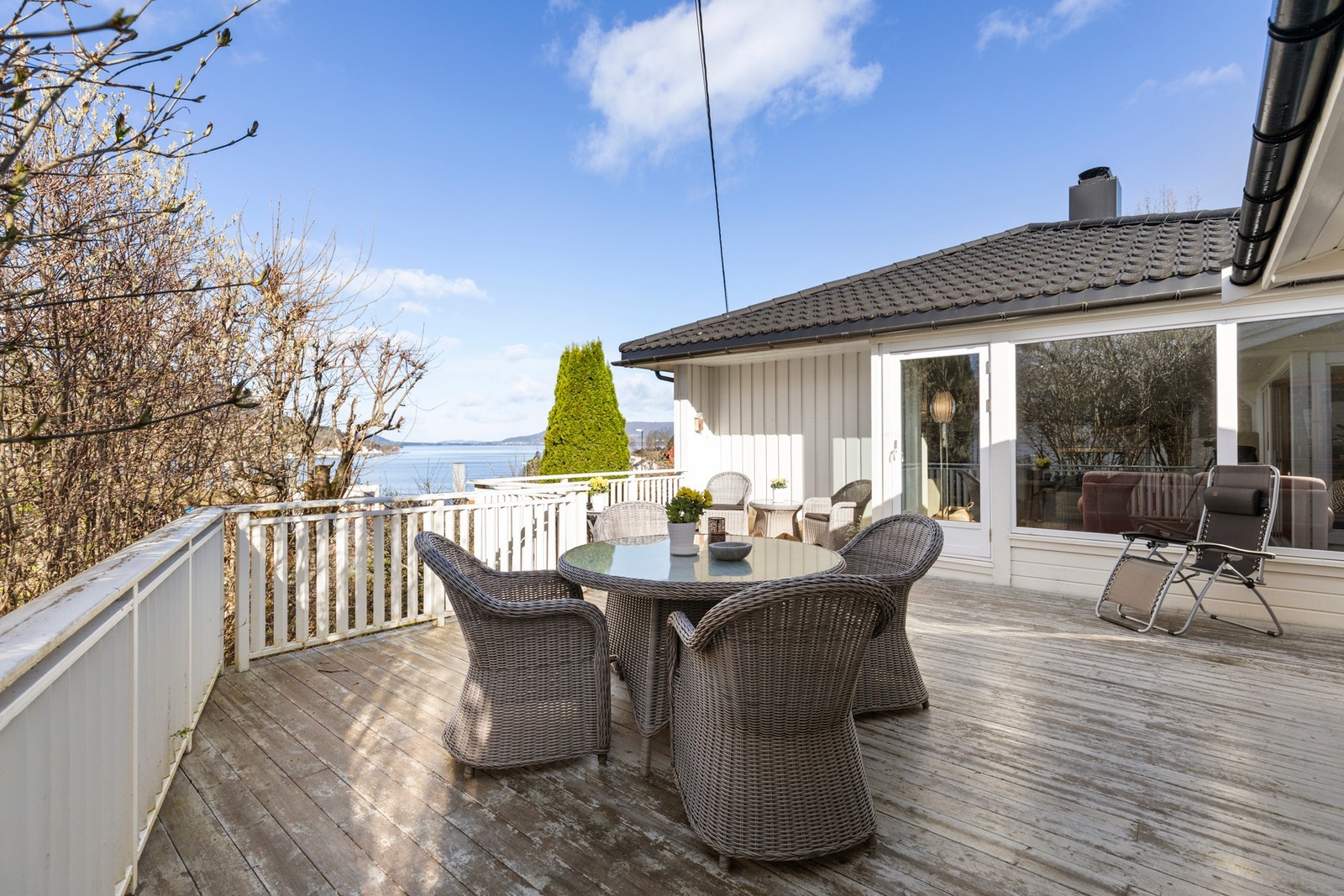 Dette er en flott enebolig med meget sentral beliggenhet i Sykkylven. Galleribilde