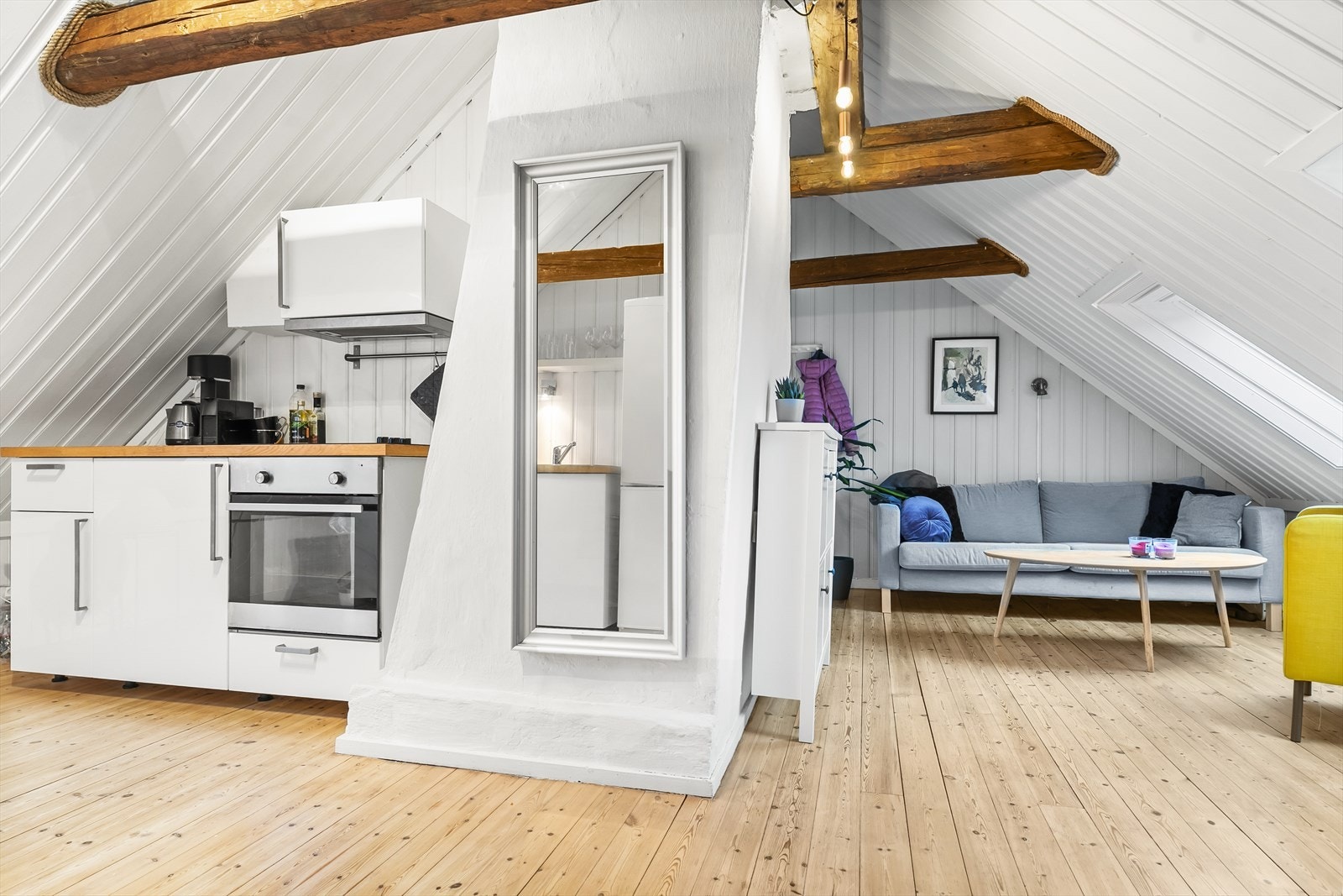 Lys 2-roms selveierleilighet beliggende i 2. etasje. Galleribilde