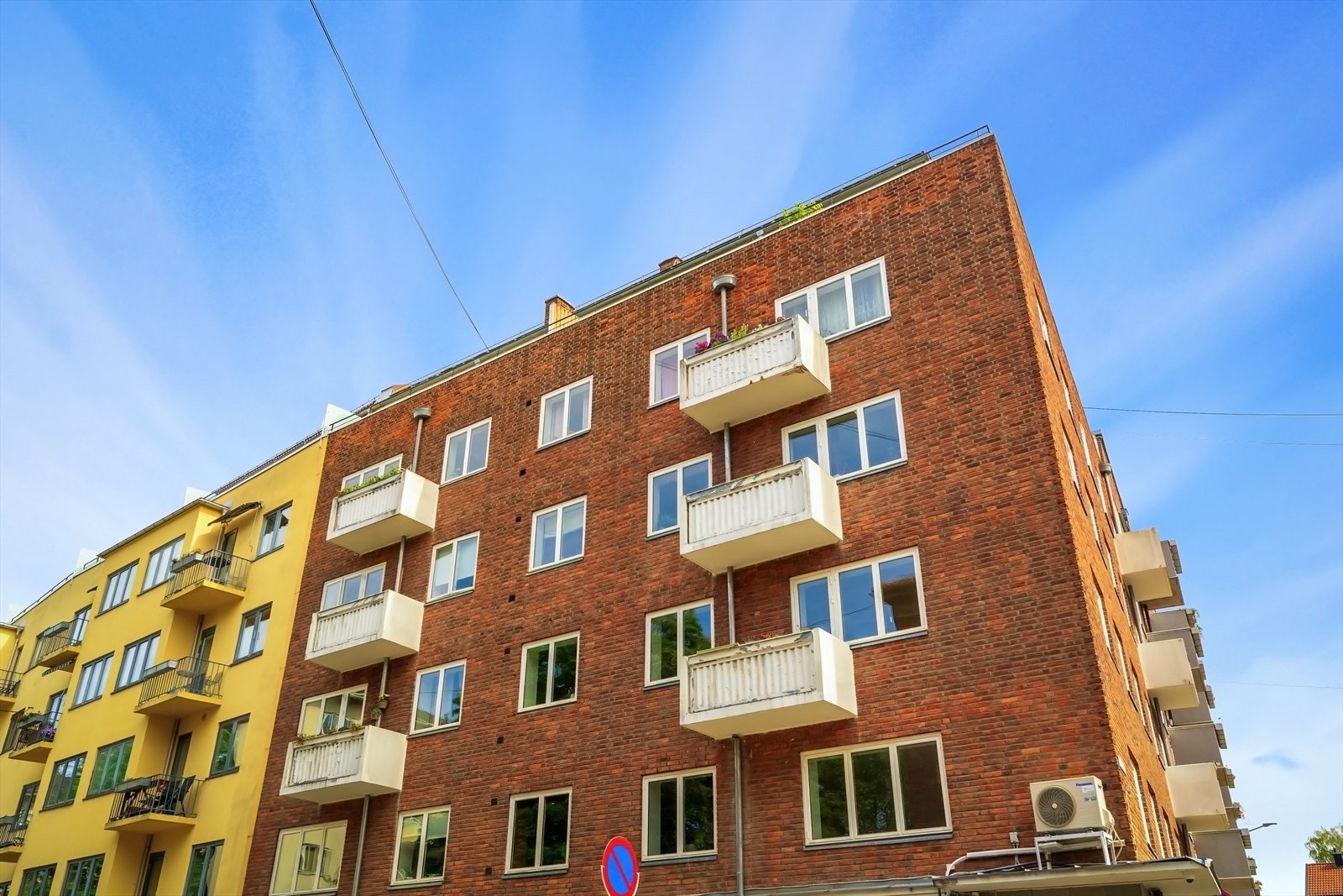 Claus Riis gate 4 har en attraktiv og skjermet beliggenhet ved Ilaparken, like ovenfor Alexander Kiellands plass - sentralt mellom St. Hanshaugen og Grünerløkka Galleribilde