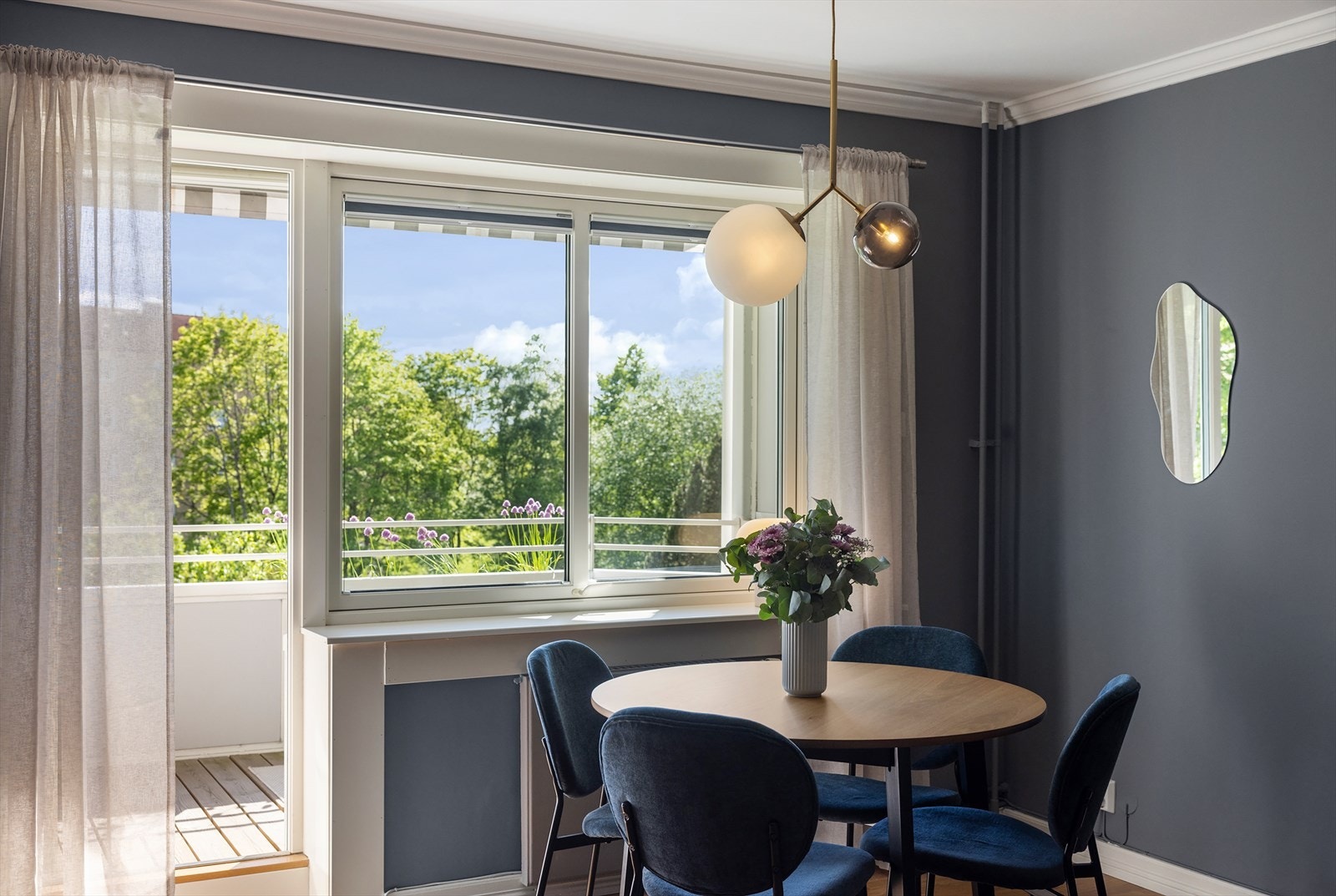 Vinduer og balkongdør ble skiftet i 2013. Galleribilde