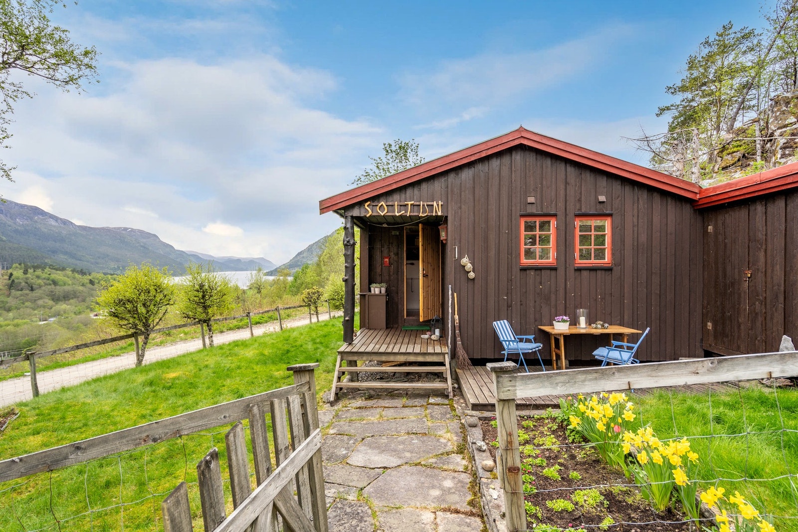 Fasade og inngang Galleribilde