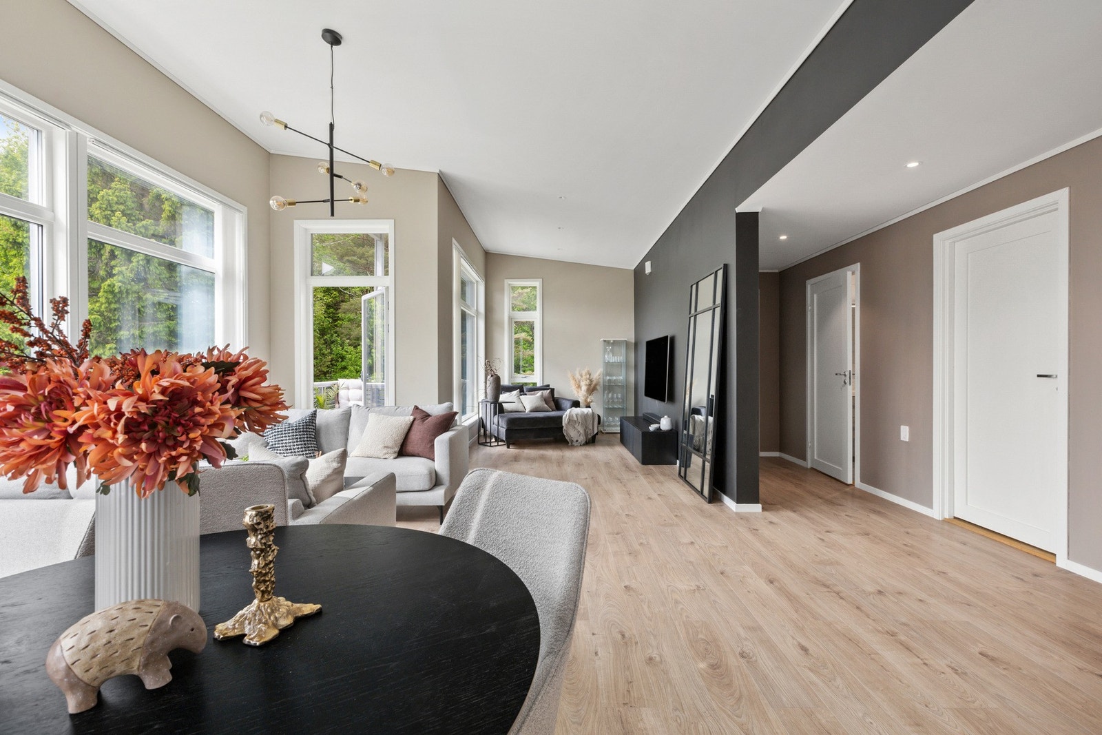 Smart planløsning gir god flyt mellom rommene og en praktisk hverdag. Galleribilde