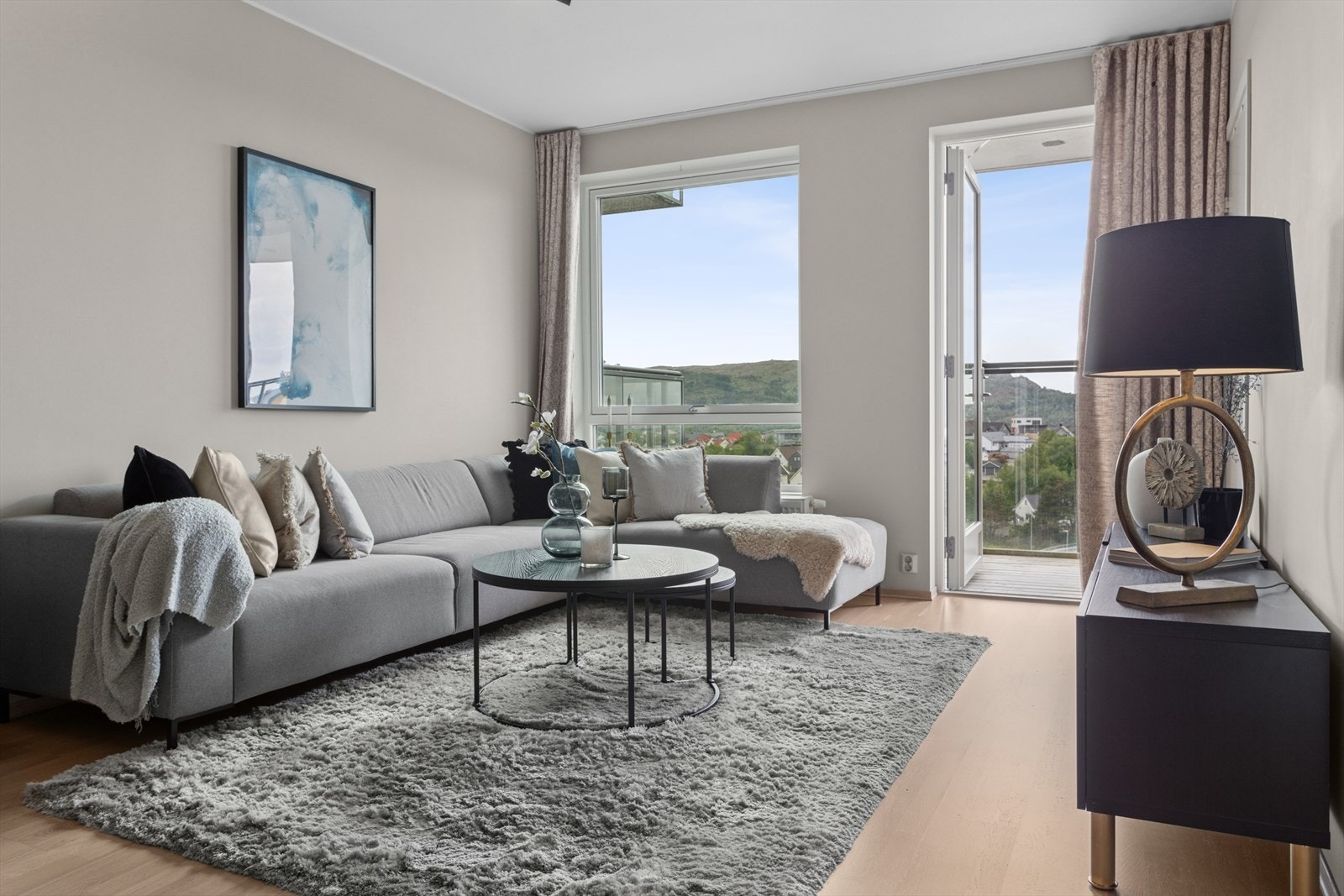 Moderne leilighet fra 2021 i byggets 5. etasje med heis i bygget - passende for alle livsfaser. Galleribilde