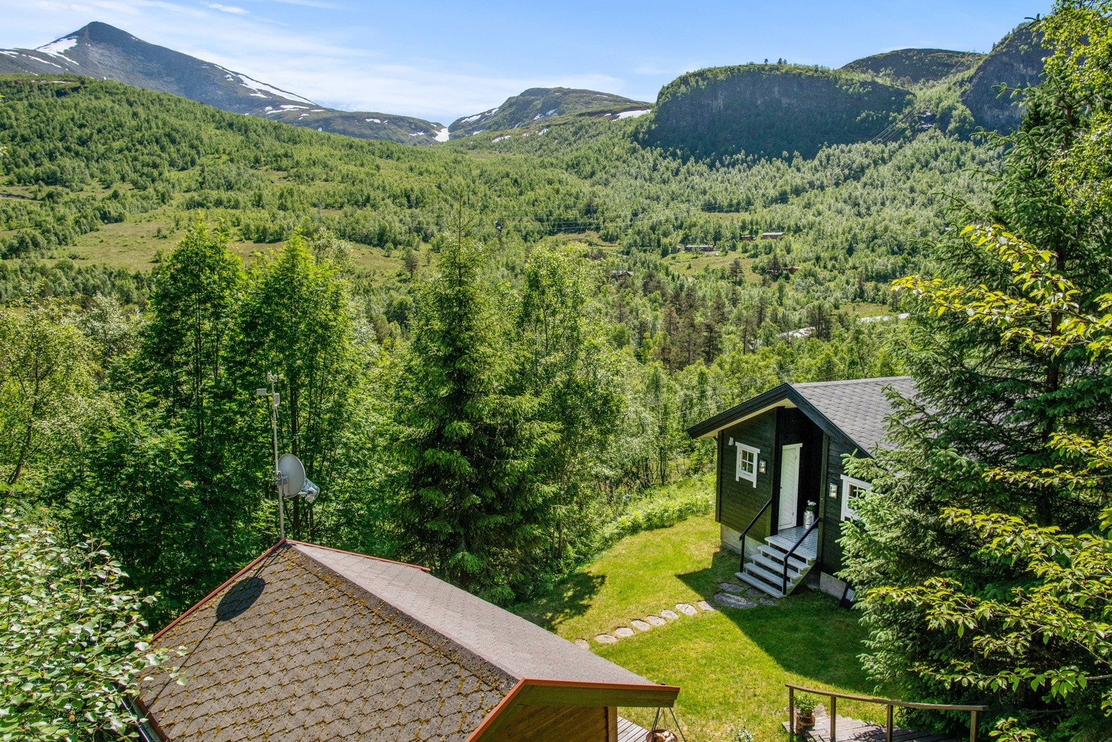 Det tar ca. 4 min til fots fra parkeringsplassen. Galleribilde