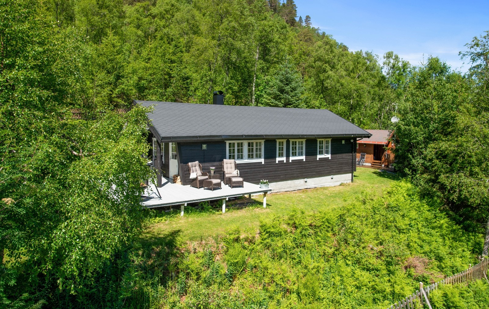 Hytten er fra 1987 ifølge tidligere salgsoppgave. Galleribilde