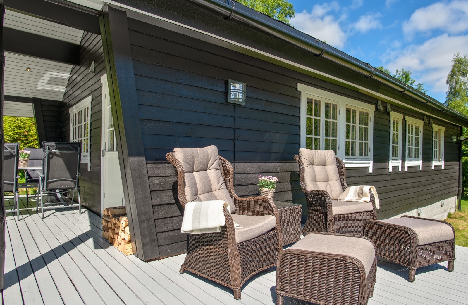 Her er god plass til møblering av loungegruppe og grill om ønsket. Galleribilde