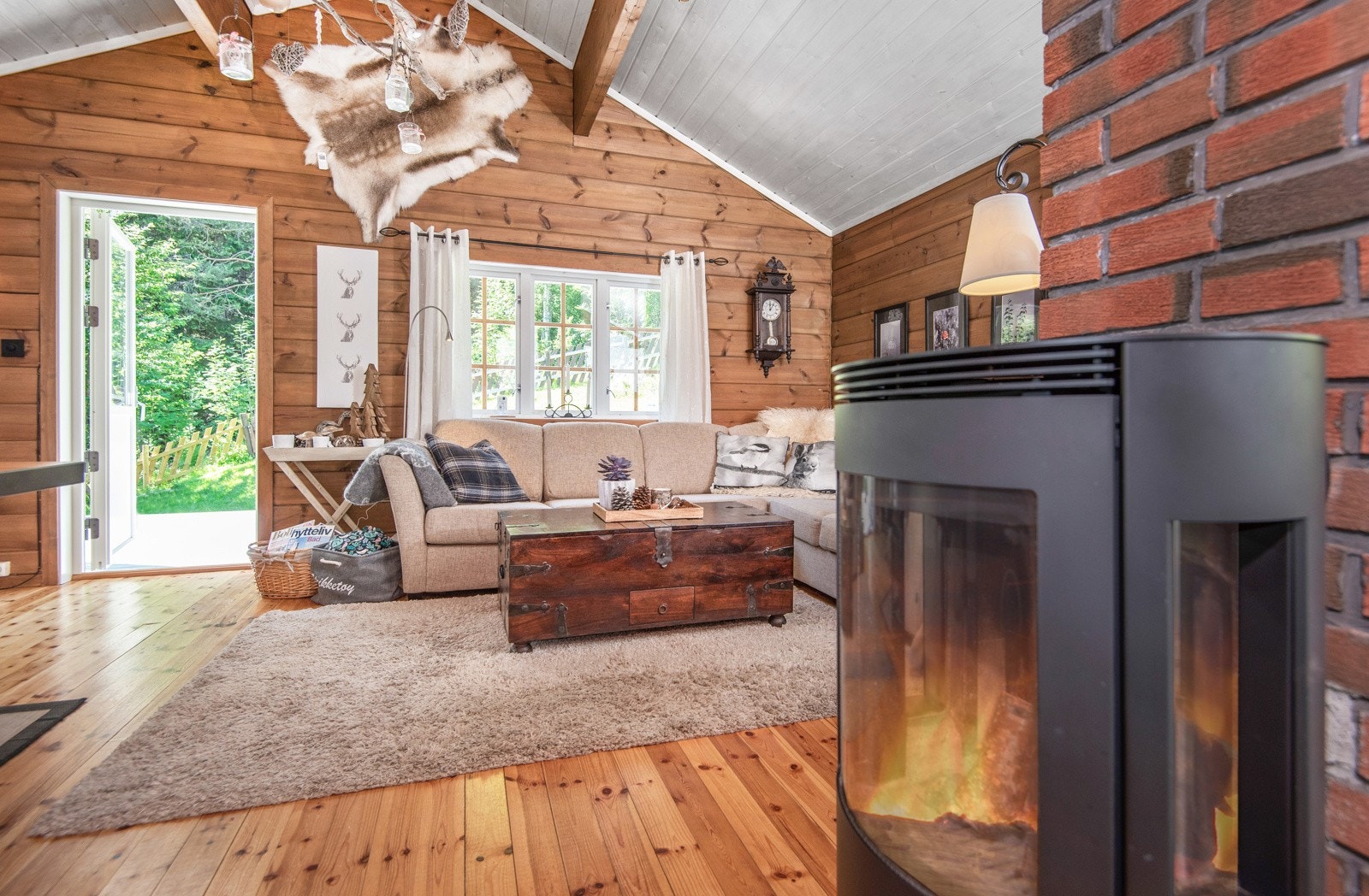 Overflater av tre gir et lunt uttrykk og en koselig stemning. Galleribilde