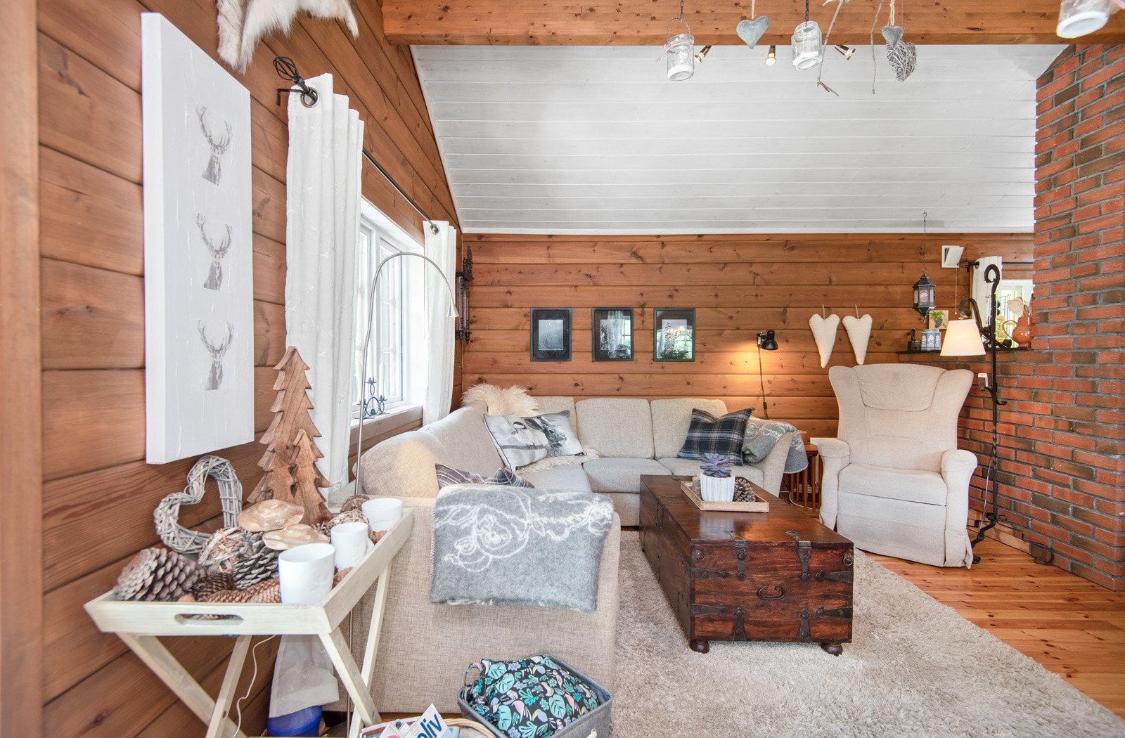 Legg merke til takhøyden i stuen. Galleribilde