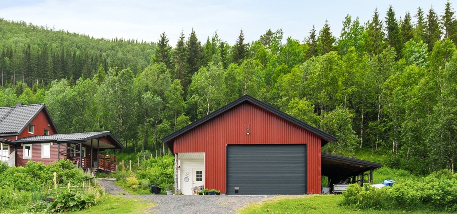 Garasje m plass til bobil x2.
Port m fjernkontroll. Carport Galleribilde