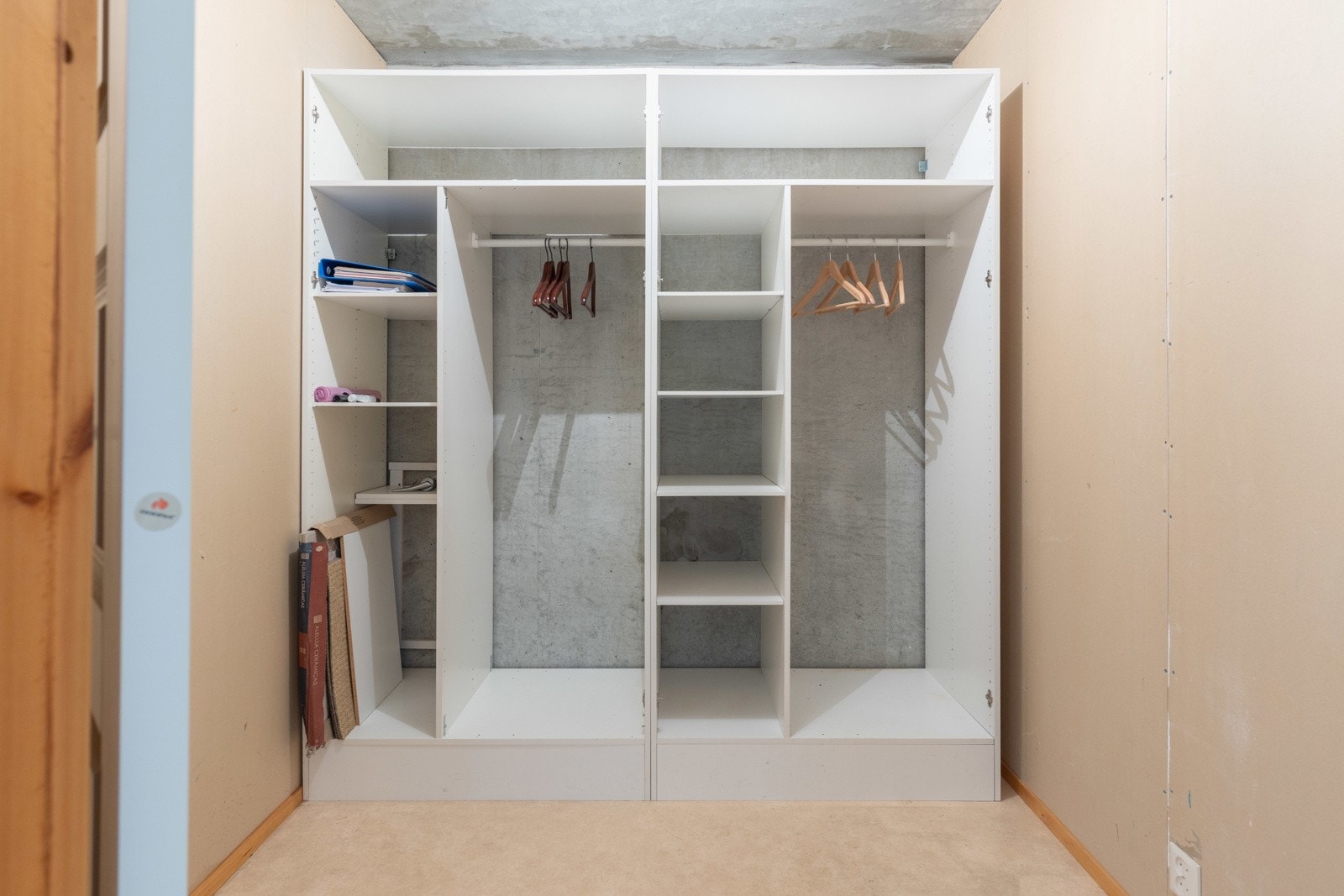 Innvendig bod på 4,6 m² - ideell for oppbevaring i hverdagen. Galleribilde